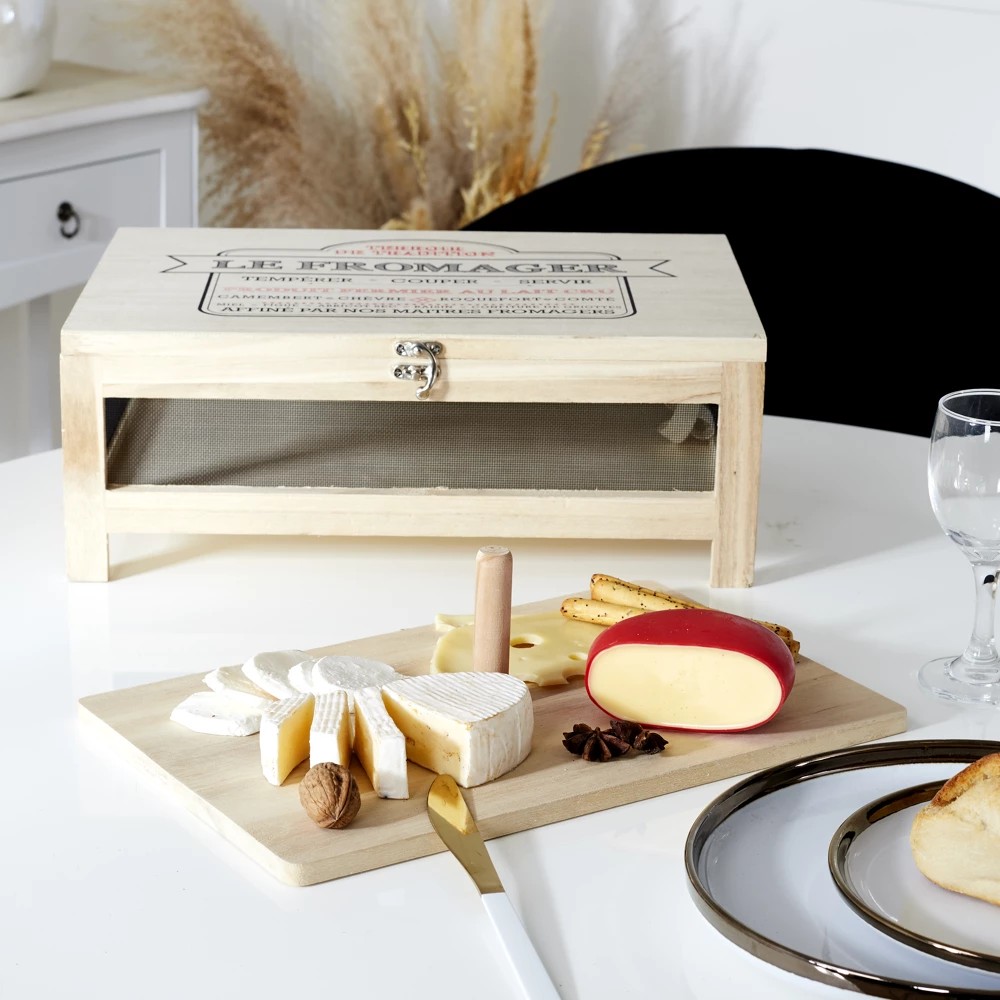 Le Fromager with wooden serving tray